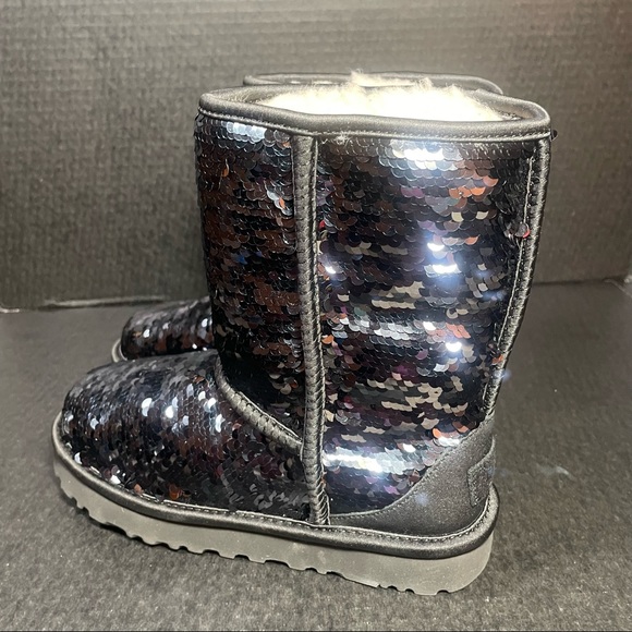 BNWOB UGG BLACK SHIFTING SEQUINS BOOT 6M PRICE FIRM!! - Picture 4 of 13